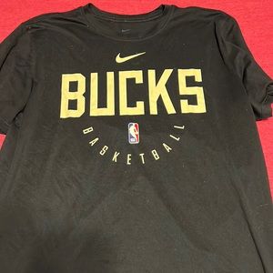 Nike Milwaukee Bucks Tee men’s size L